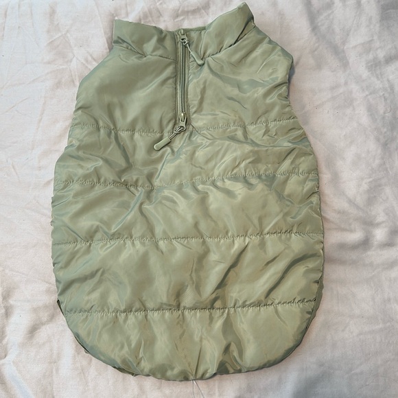 NWOT Boots & Barkley Dog Puffer Jacket with Buckle Green Size M. - Picture 1 of 10